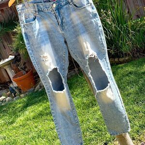 🆕Distressed Jean, Light Wash SZ 7/8